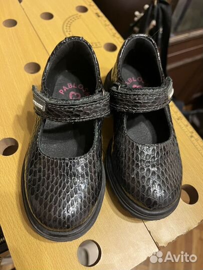 Туфли 24 размер Pablosky и 2 кроссовок