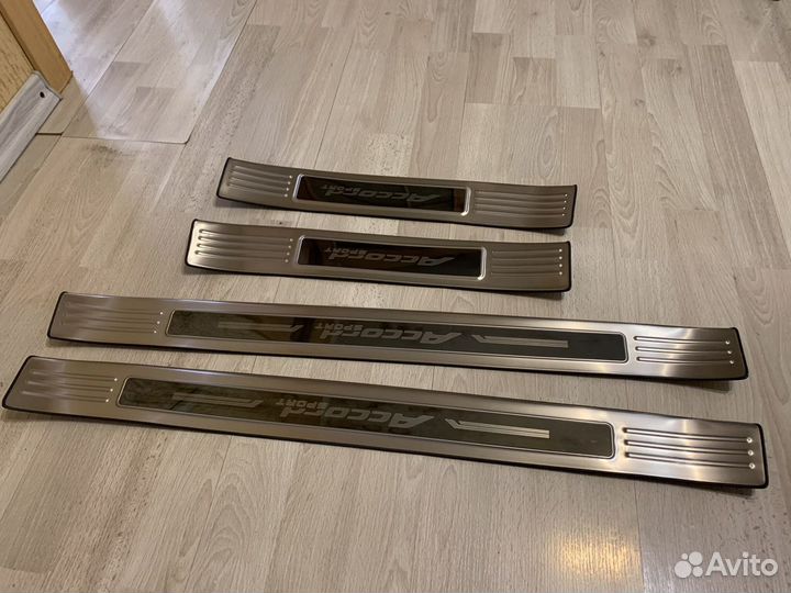 Продам накладки на пороги Аккорд Х