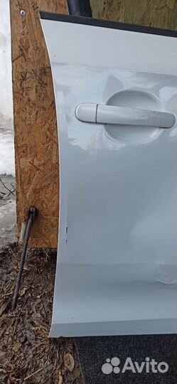 Передняя правая дверь skoda rapid(шкода рапид)