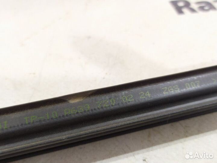 Уплотнитель стекла двери передний Mercedes Vito