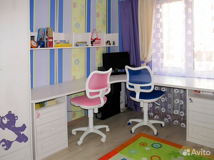 Рабочая зона для школьника у окна в рассрочку