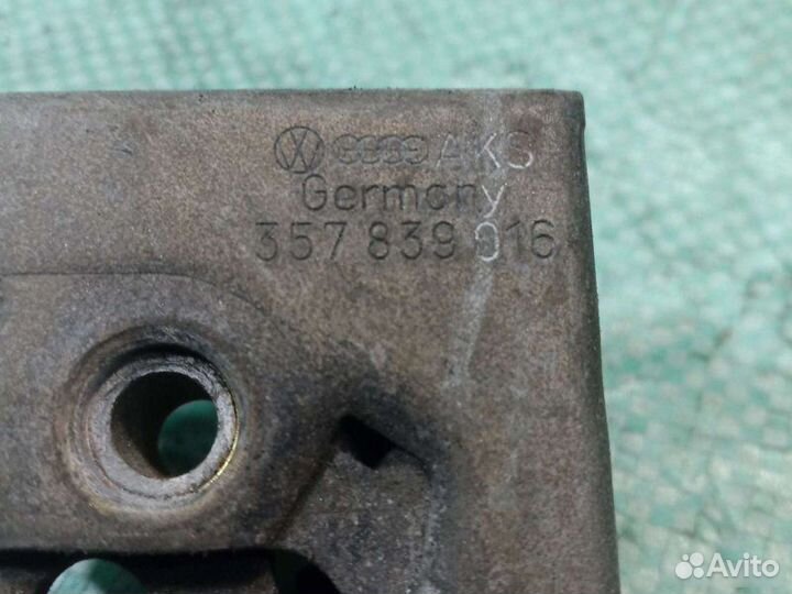 Замок двери задний правый Volkswagen Passat B3