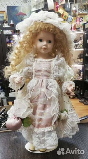 Кукла интерьерная фарфоровая на подставке, 40см