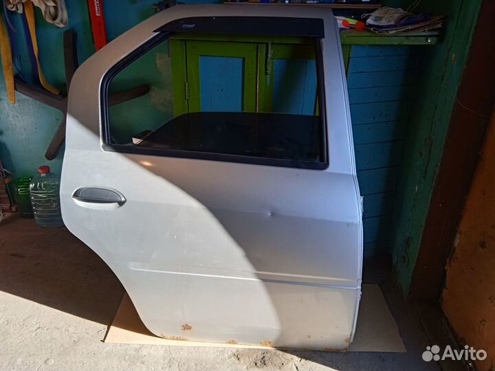 Дверь задняя правая Рено Логан