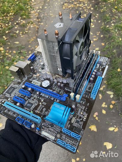 Материнская плата с процессором и памятью