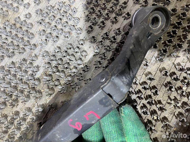 Поводок дворника правый Mitsubishi Lancer 9 CS