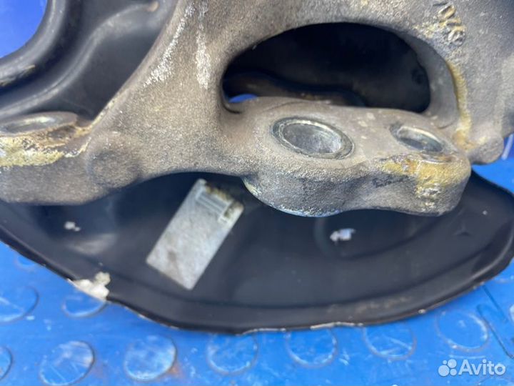 Кулак поворотный передний правый Mercedes C200