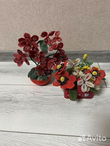 Искусственные цветы в горшках