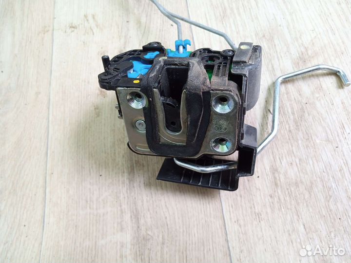 Замок двери задний правый kio Rio 3