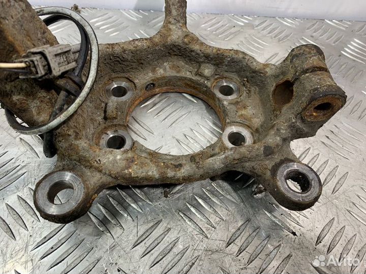 Кулак поворотный передний правый Nissan X-Trail