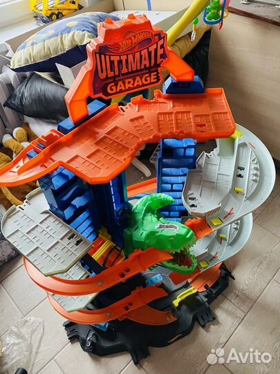Хотвилс трек (Hotwheels) Ultimate Garage
