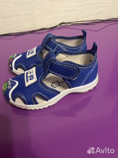 Сандалии новые