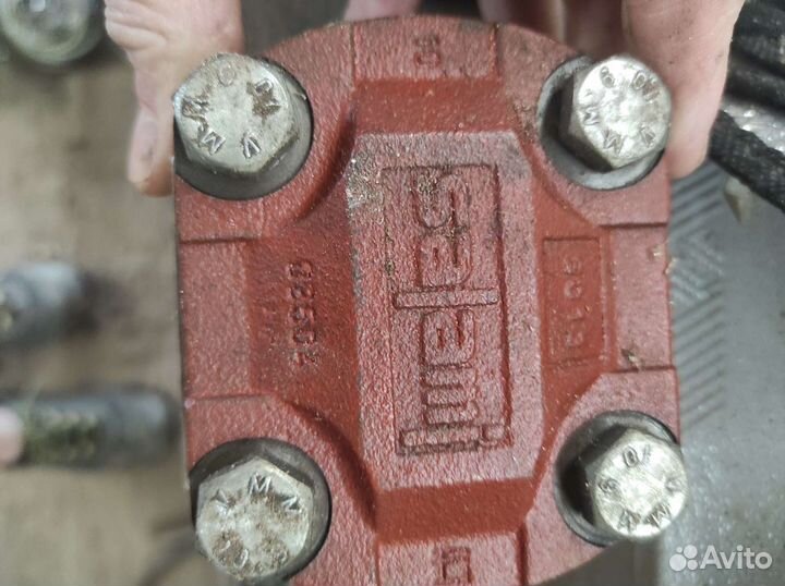 Насос масляный