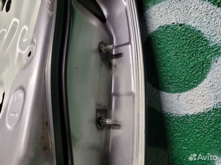 Дверь задняя левая Nissan Gloria