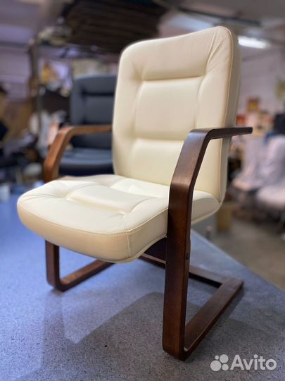 Компьютерное кресло на полозьях