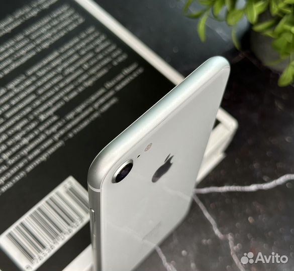 iPhone 8, 64 ГБ
