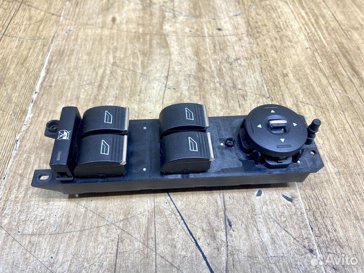 Блок управления стеклоподъемниками Ford Focus 3