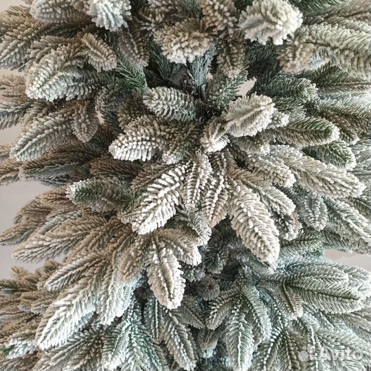 Ель искусственная заснеженная