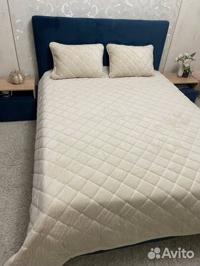 Покрывало на кровать с наволочками