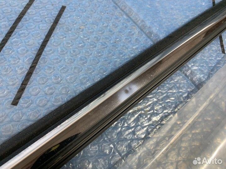 Накладка стекла передняя правая Toyota Land