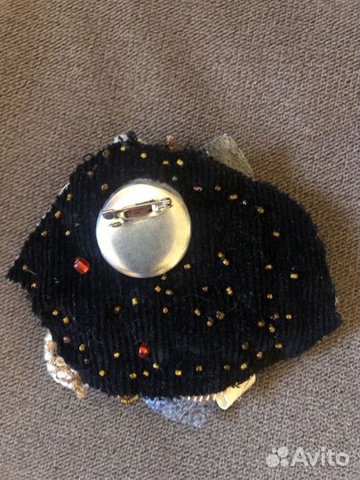 Брошь коричневая текстильная