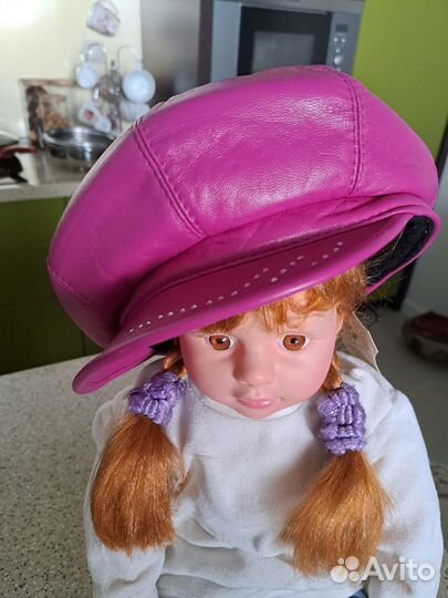 Кепка кожаная женская