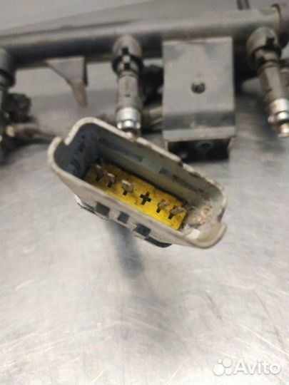 Топливная рейка рампа с форсунками Citroen