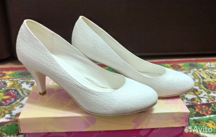 Белые туфли