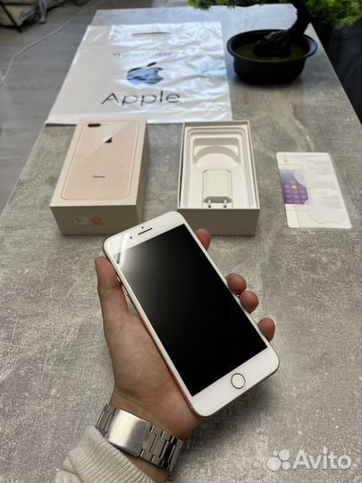iPhone 8 Plus, 64 ГБ