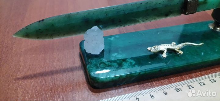 Каменный нож (нефрит)