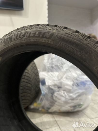 Michelin X-Ice North 4 255/35 R19