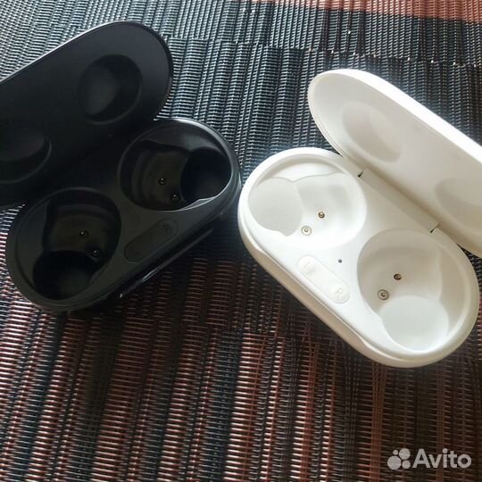 Кейсы для наушников Samsung Galaxy Buds Plus