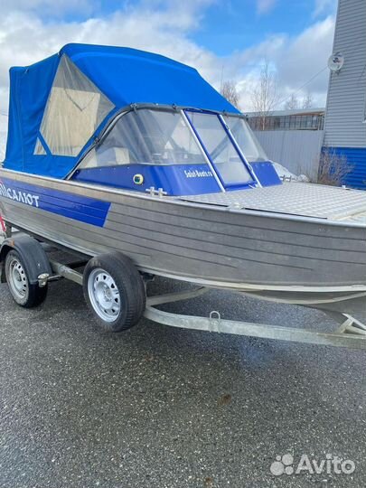 Лодка с мотором