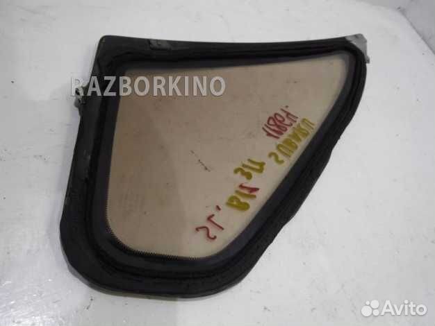 Форточка заднего правого крыла