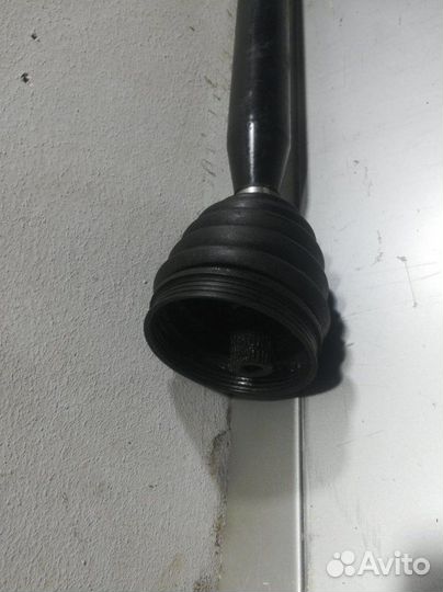 Привод (полуось) передний правый Skoda Polo 2009