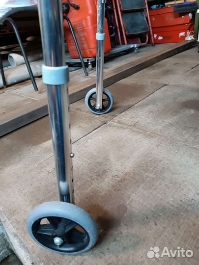 Ходунки для инвалидов