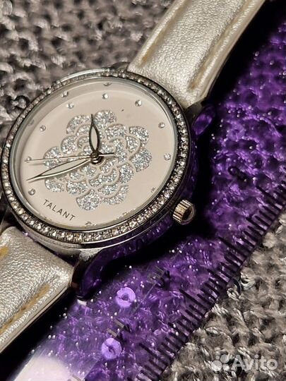 Часы женские / детские со стразами