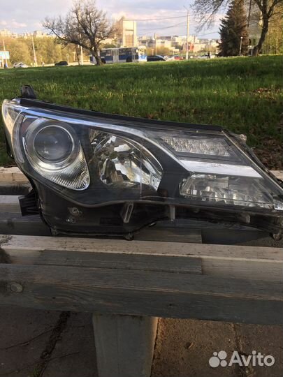 Фара правая оригинал toyota rav4