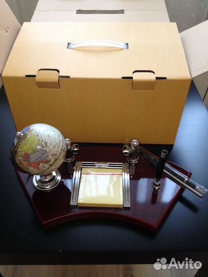 Продам настольный письменный набор новый