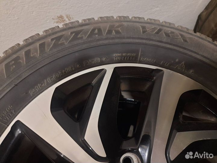 Bridgestone Blizzak VRX 215/60 R16 95S