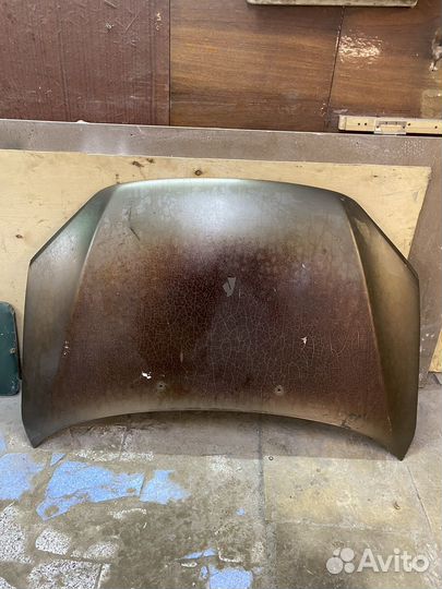 Капот на Лада Гранта