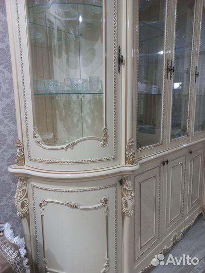 Шкаф сервант