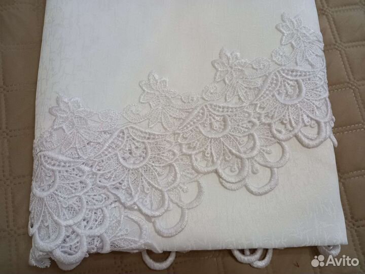 Скатерть белая с кружевами новая 150 на 220