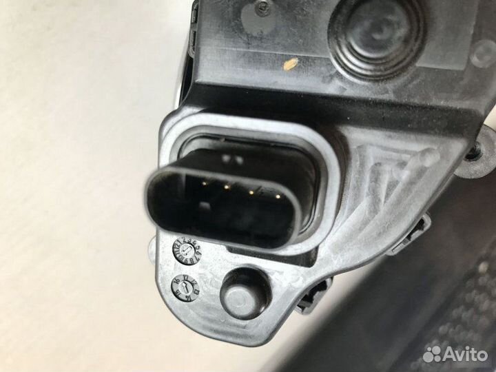 Поворотный привод камера Mercedes-Benz