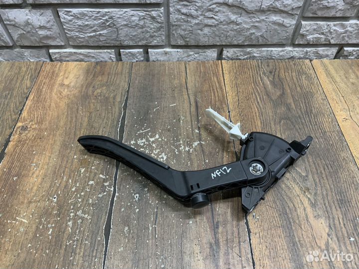 VW Touareg NF Педаль газа