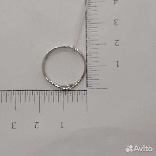 Золотое кольцо с бриллиантом 17,5р