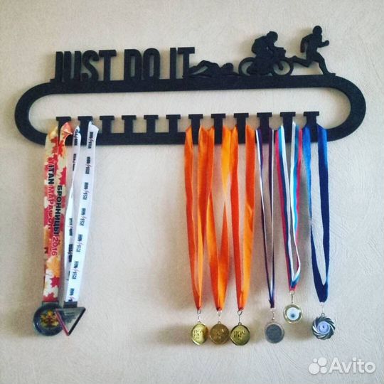 Медальница из дерева