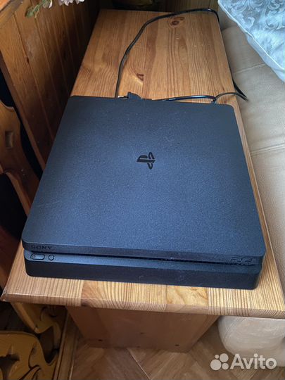Sony playstation 4 PS4 500Гб+2 джойстика