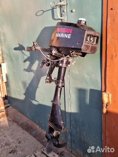 Подвесной лодочный мотор