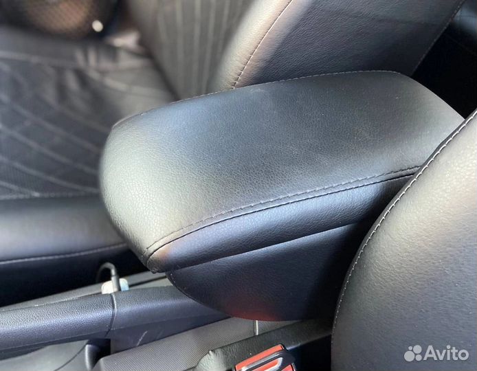 Подлокотник LADA xray с перф вставкой н/о